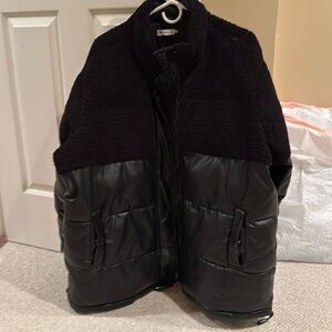 Good American pufffer fleece and down jacket